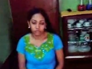 Bangladeshi Girlfriend Strips Exposing Her Voluptuous